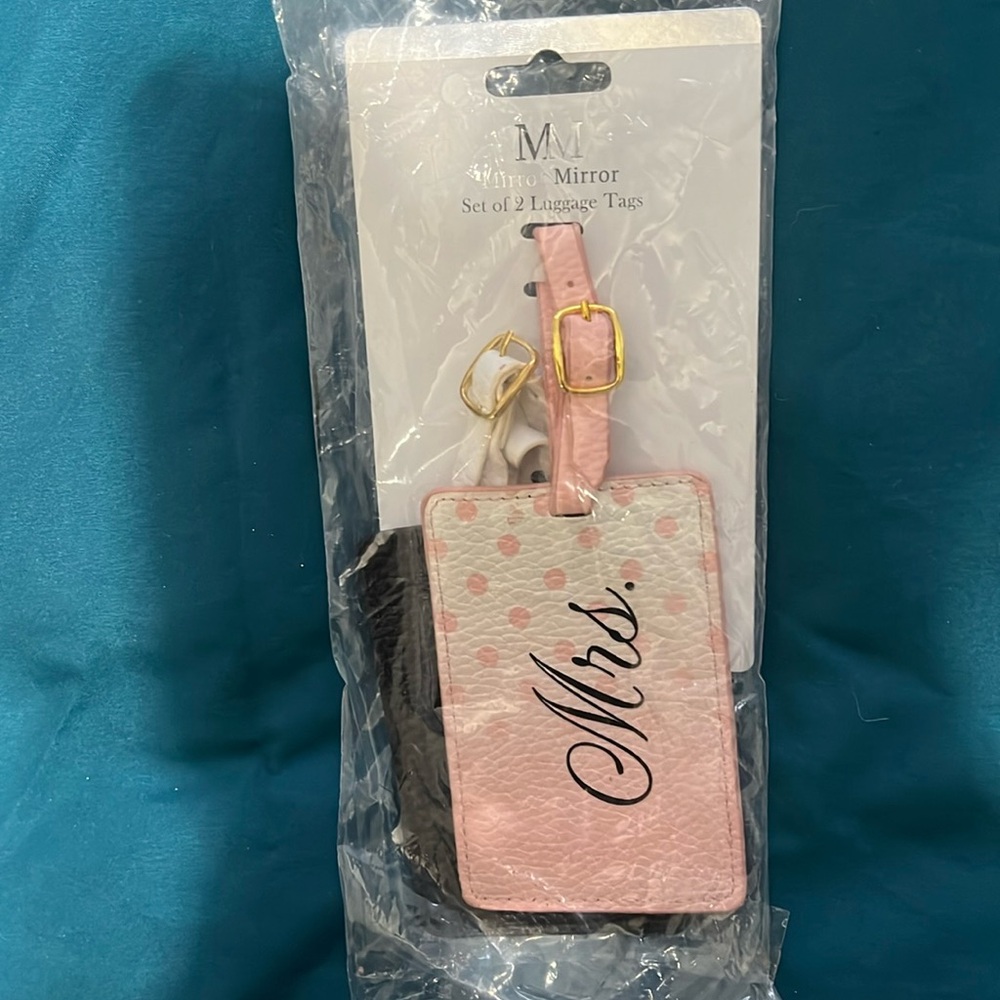 BRAND NEW WITH TAGS set of 2, Mr. and Mrs.  luggage tags set.